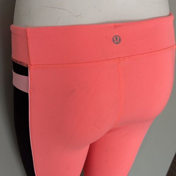 Lululemon size 6 capris - Picture 4 of 4